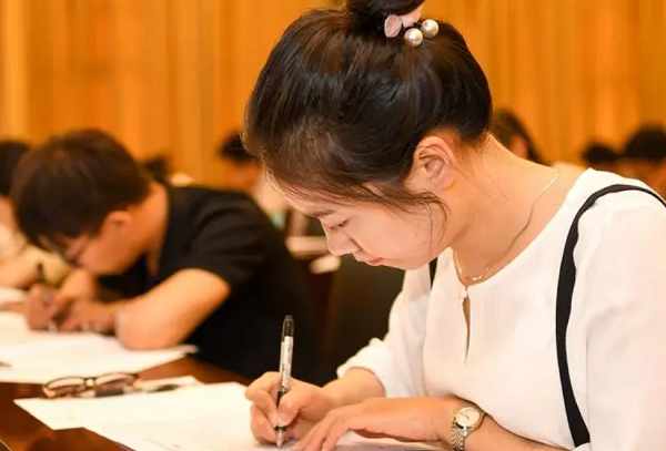 雅思口語機考采取的模式是什么？