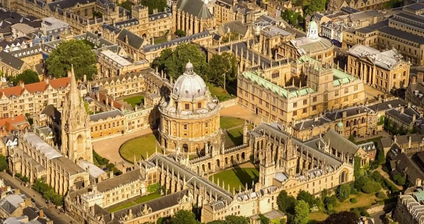 2025英國本科錄取"卷"出新高度，G5名校申請數據全解析